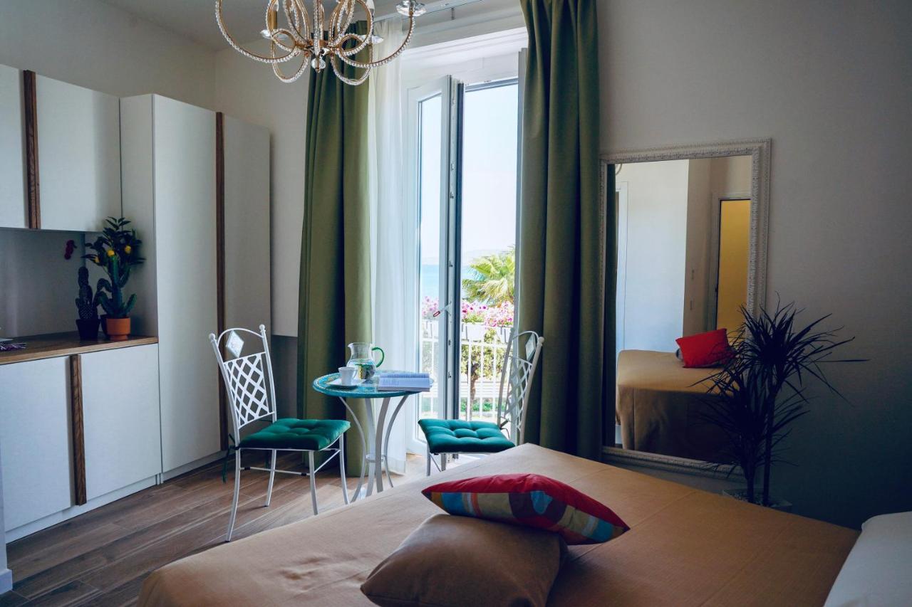 Aquamar Bed And Breakfast Кротоне Экстерьер фото