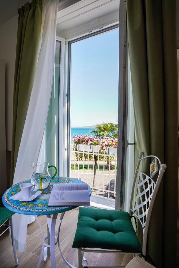 Aquamar Bed And Breakfast Кротоне Экстерьер фото